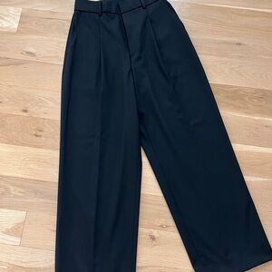 Uniqlo Black Wide-Leg pleated Trousers